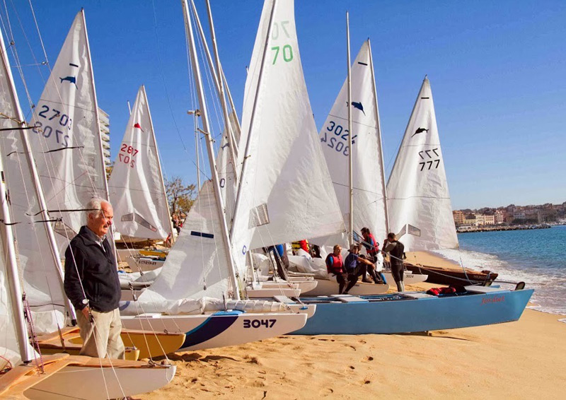La vela és una de les activitats que ofereix la programació esportiva escolar. (Foto: Ajuntament de Calonge).