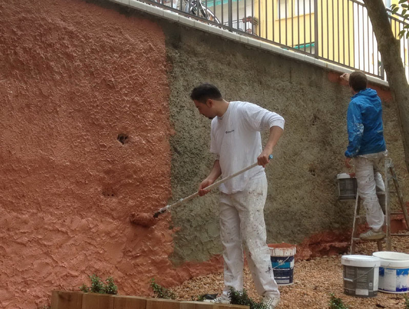 Operaris en les feines que s'han fet aquesta setmana a Mas Guàrdies. (Foto: Ajuntament de Palamós).
