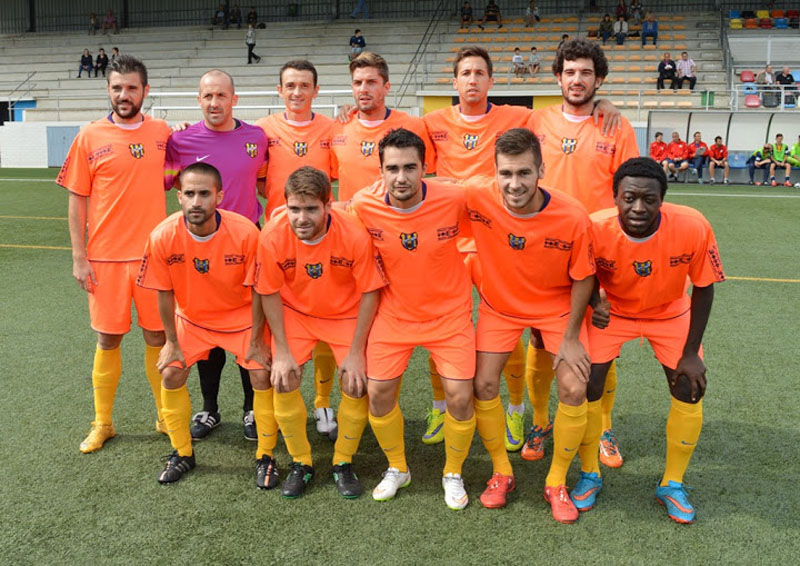 Un equip del Palamós CF d'aquesta temporada. (Foto: Sergi Cortés).