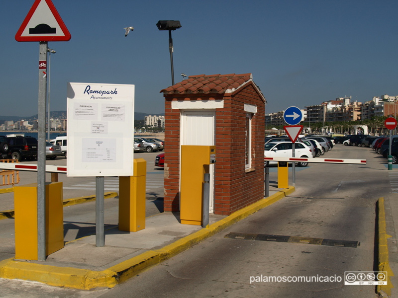 L'aparcament de la platja Gran quan estava gestionat per l'empresa Romepark.