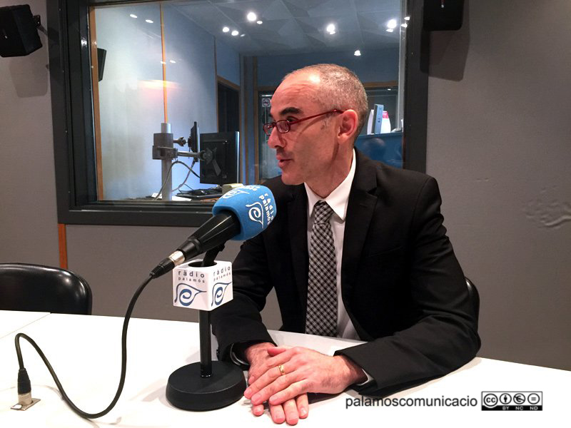 Ricard Garcia, pare d'en Richi, als estudis de Ràdio Palamós.
