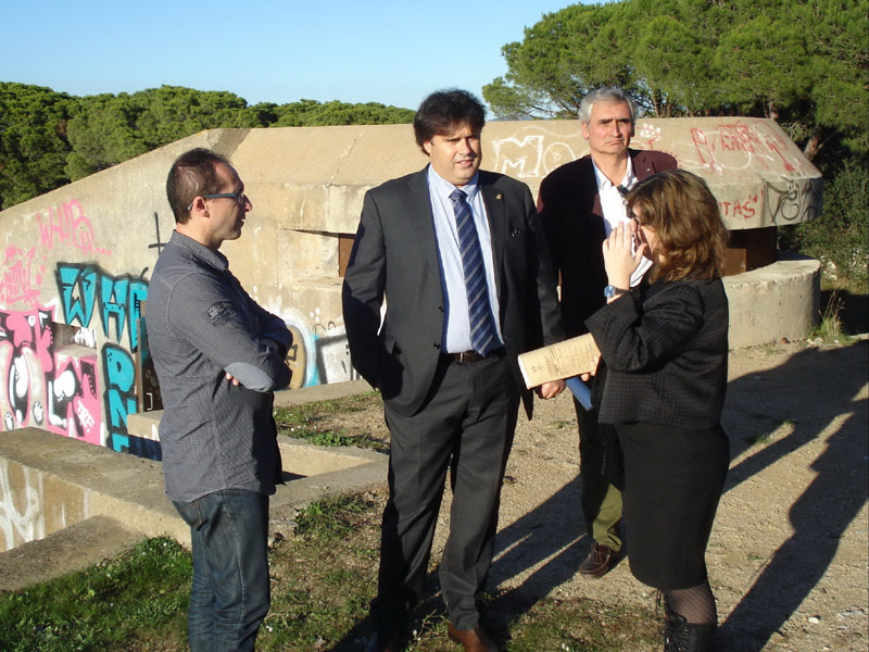El president de la Diputació i les autoritats municipals, divendres passat al Molí de Vent. (Foto: Ajuntament de Palamós).