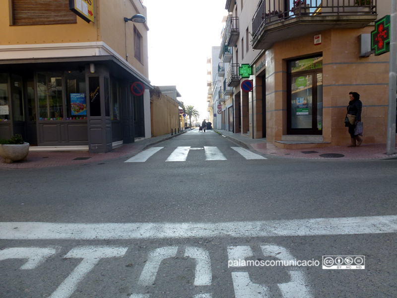 El carrer del Carmel, un dels inclosos en el pròxim paquet d'asfaltatges.