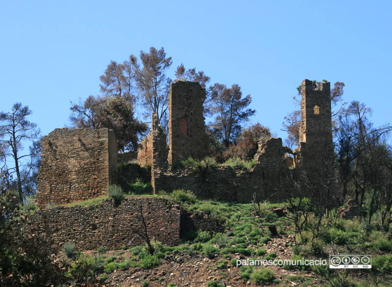 Les restes del castell de Vila-romà.