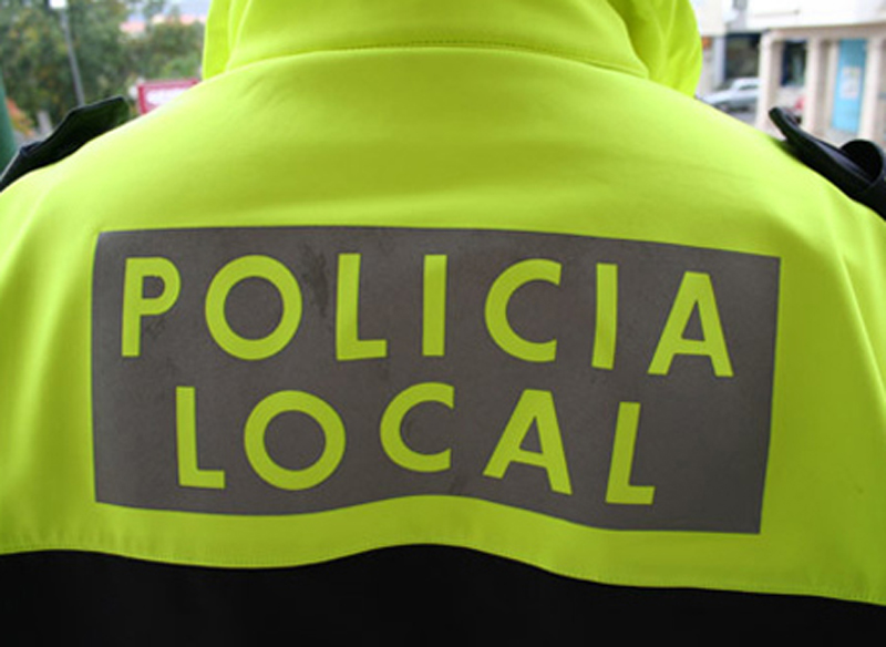 Agents de la Policia Local i Mossos d'Esquadra van detenir el noi.