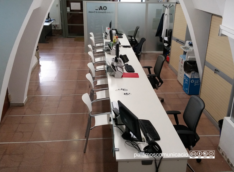 L'espai està situat en el vestíbul de la Casa de la Vila.