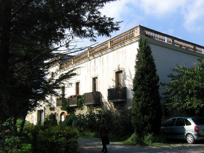 El Mas Ribas és un edifici de planta romana situat al sector de la Rutlla Alta de Palamós. (Foto: croura.blogspot.com.)