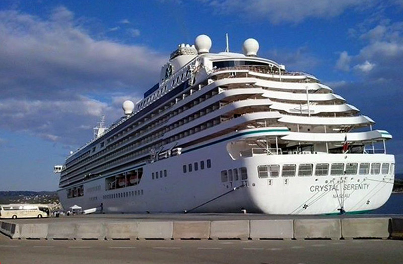 El Crystal Serenity, en una anterior escala al port de Palamós.