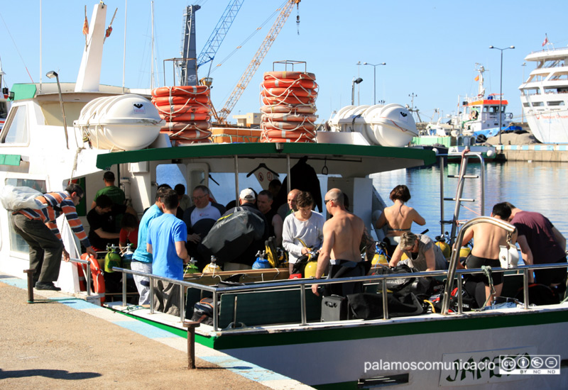 Turistes francesos en una visita al port.