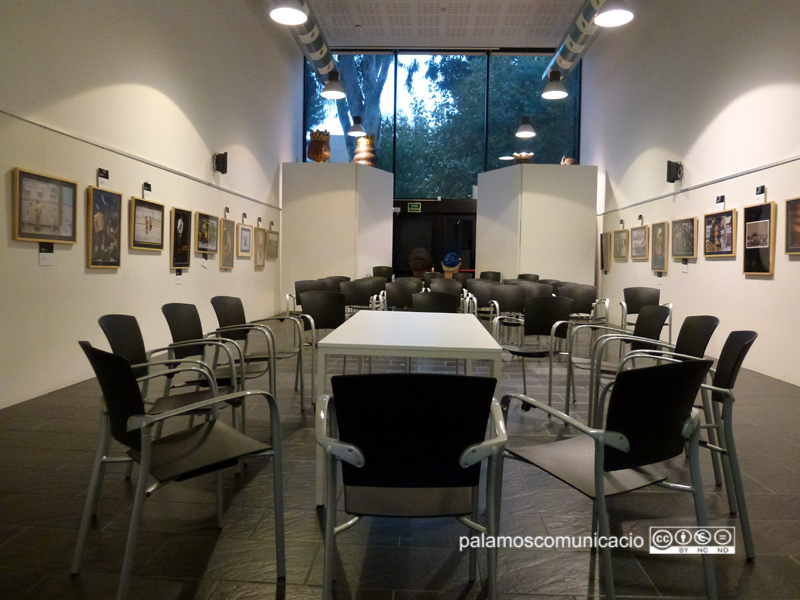 La sala polivalent de la biblioteca municipal de Palamós.