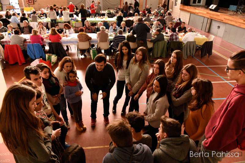 L'arrossada es va fer al pavelló de l'escola Vedruna. (Foto: Berta Pahissa.)