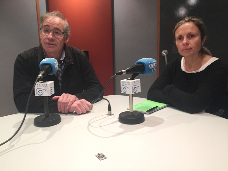 Toni Izquierdo, a l'esquerra, aquesta setmana als estudis de Ràdio Palamós.