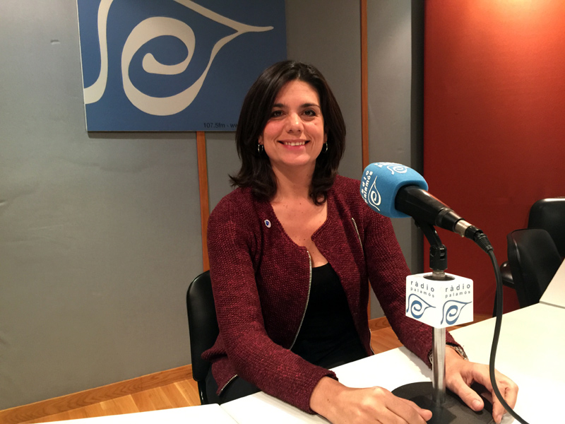 Montse Surroca, candidata gironina d'Unió al Congrés, als estudis de Ràdio Palamós.