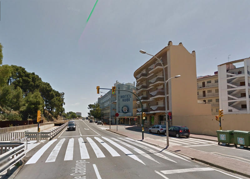 Està previst que s'emplaci un d'aquests dispositius a l'avinguda de Catalunya, al costat de l'hotel Aubi. (Foto: Google Maps.)