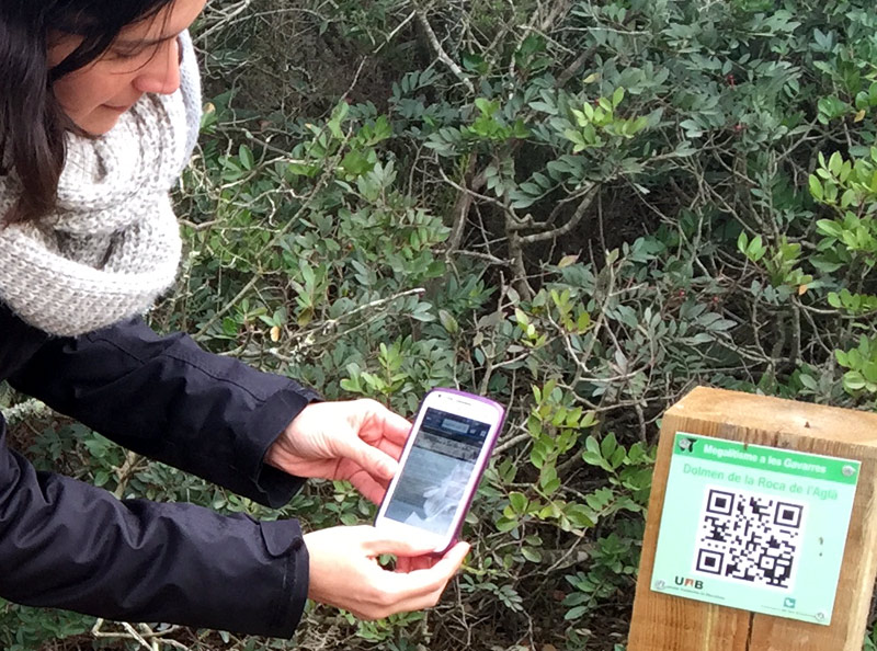 Les rutes i la seva informació es poden descarregar amb un lector QR. Foto Marc Sureda-Canal Ajuntament 