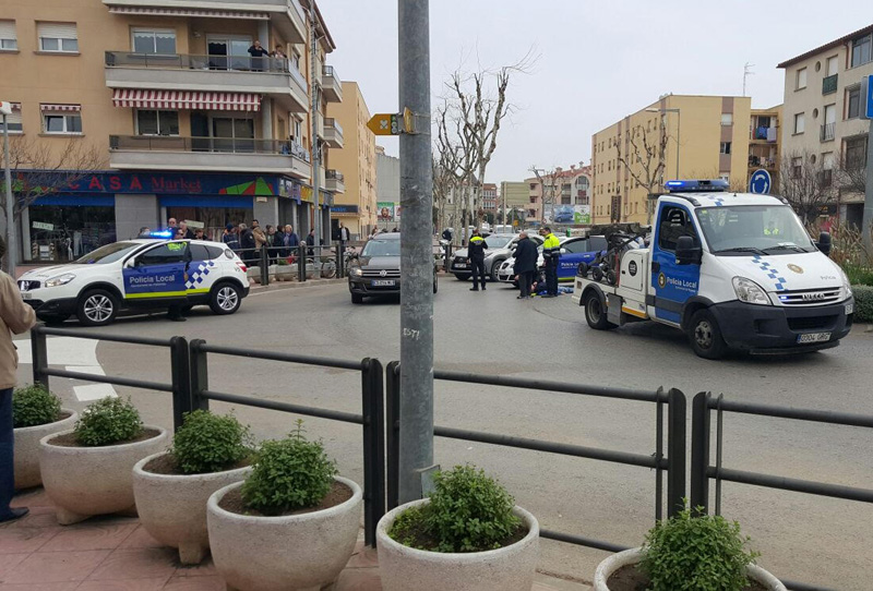 L'escenari de l'accident d'aquest migdia a l'avinguda de Catalunya. (Foto: Alfons Bartolomé).
