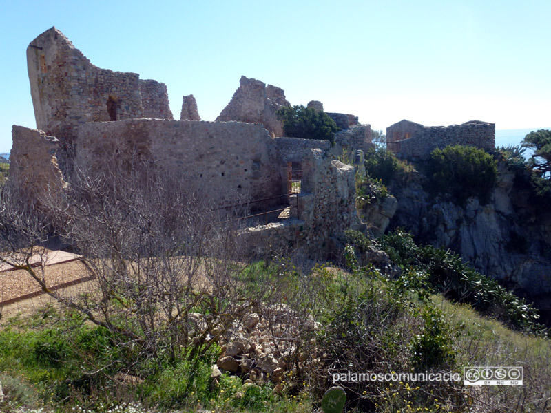 Les restes del castell de Sant Esteve de Mar.