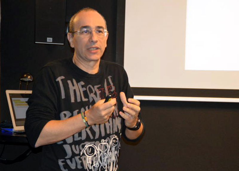 El consultor pedagògic Juanjo Fernández és el ponent de la xerrada. (Foto: emporda.info.)