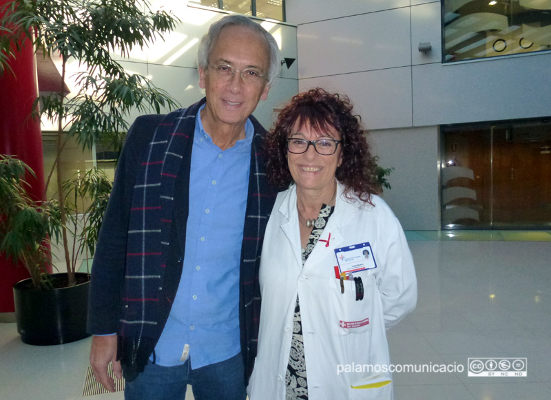 El doctor Bonaventura Clotet amb la doctora Àngels Masabeu, cap de Medicina Interna de l'Hospital de Palamós