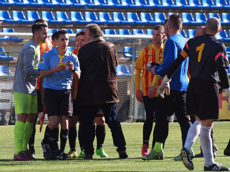 Moment de la suspensió del partit Sant Andreu - Palamós.  (Foto: UE Sant Andreu.)