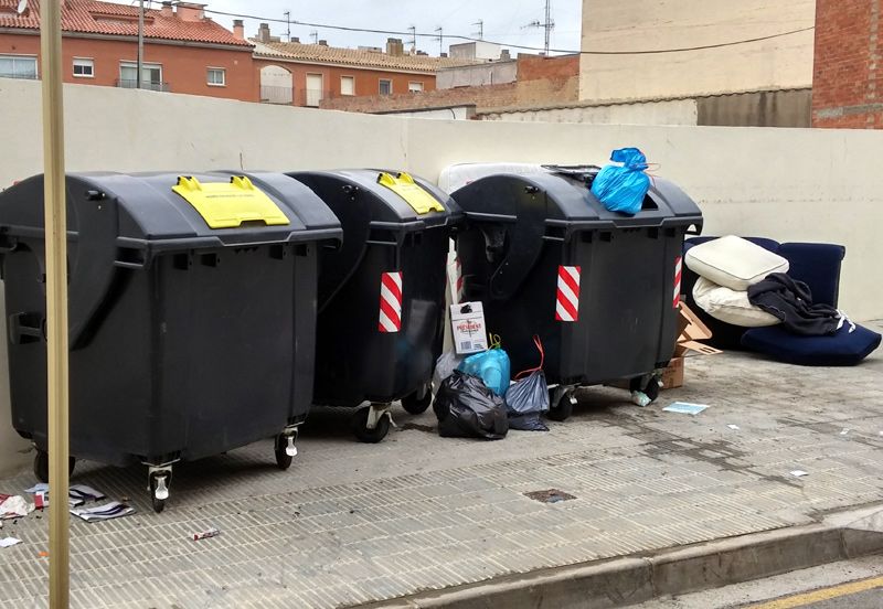 Els agents cívics hauran de supervisar les bones pràctiques a les àrees d'aportació de residus, per exemple.
