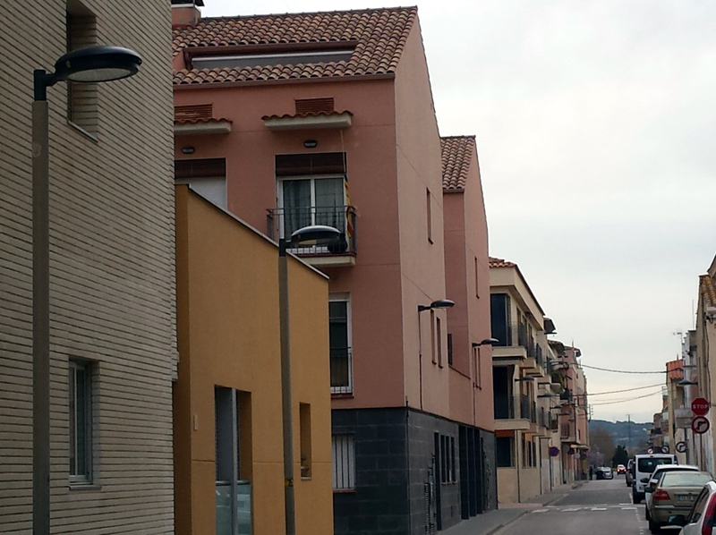 Els nous fanals del carrer de València. (Foto: Ajuntament de Palamós).