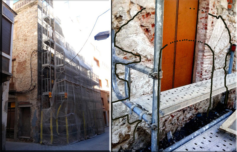 La porta de l'edifici en qüestió, al carrer de les Notaries. (Foto: Gabriel Martín).