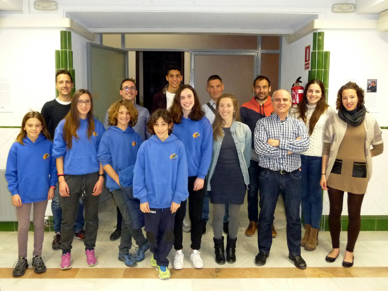 L'alcalde Lluís Puig i el regidor d'Esports, Joan Barba, han reconegut la feina dels atletes de l'AA Palamós.