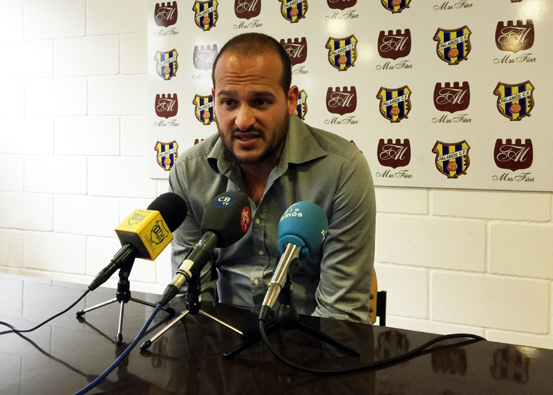 L'entrenador del Palamós, Joan Mármol, va valorar positivament el punt aconseguit. (Foto: Ramon Ribas.)