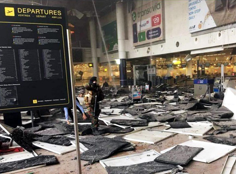 Dependències de l'aeroport de Brussel·les, després de l'atemptat d'ahir. (Foto: @il_bosone.)