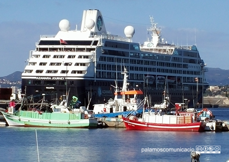 L'Azamara Journey en una anterior escala al port de Palamós.