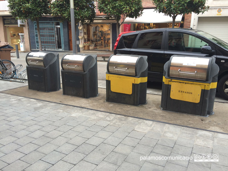 La bateria de contenidors soterrats situada a la plaça dels Arbres.