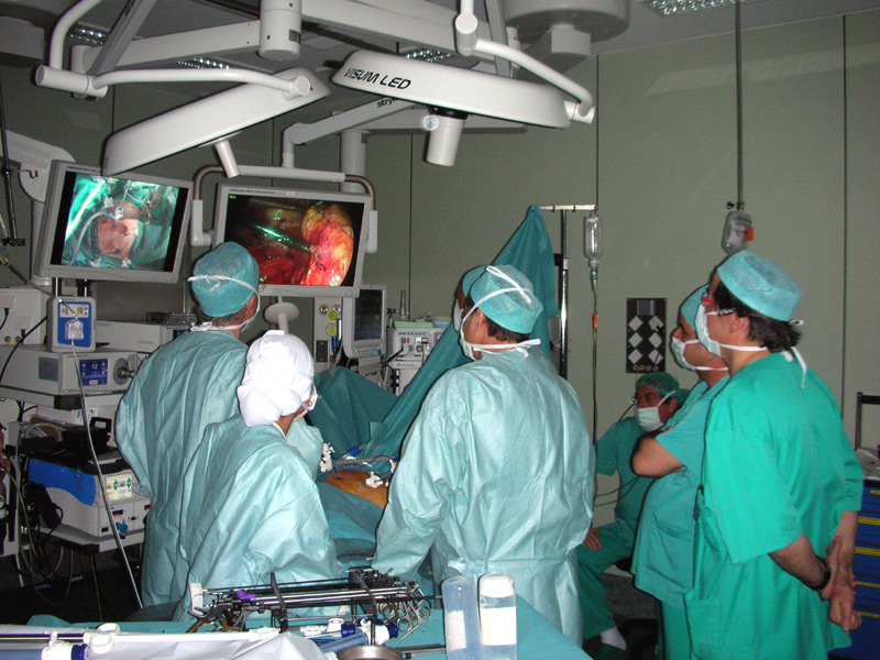 Intervenció quirúrgica a l'hospital de Palamós. (Foto: SSIBE.)