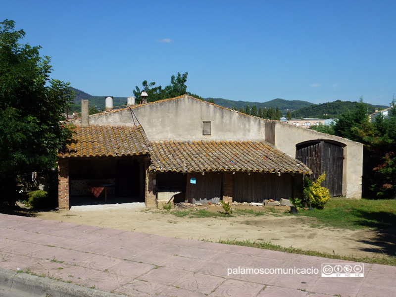 El Mas Oliver, al camí Vell de La Fosca.