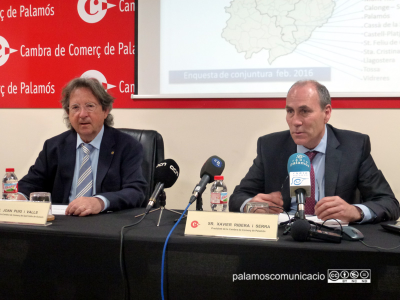 Joan Puig i Xavier Ribera, presidents de les cambres de Sant Feliu i Palamós, en l'acte d'aquest matí.
