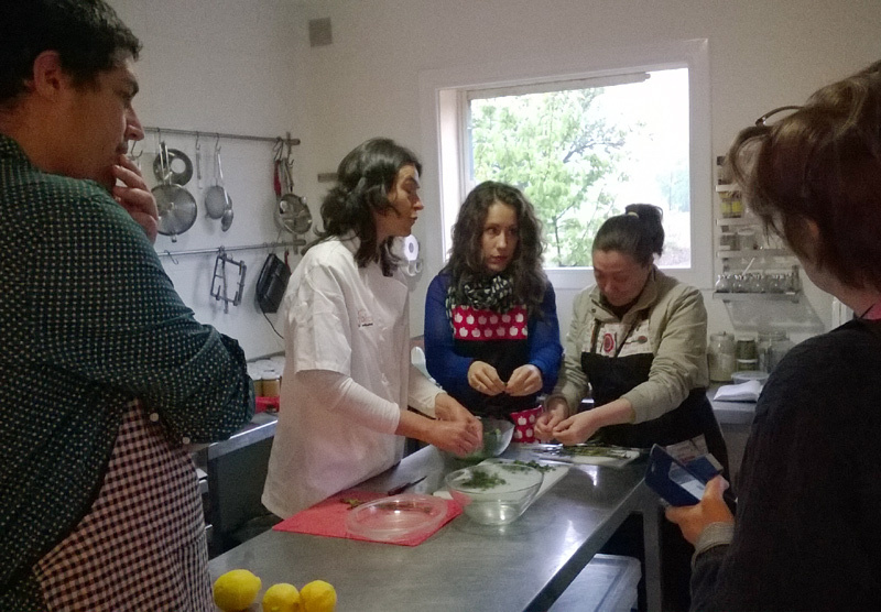 Els bloggers van poder conèixer la particularitat dels productes de la zona. (Foto: Consell Comarcal del Baix Empordà.)