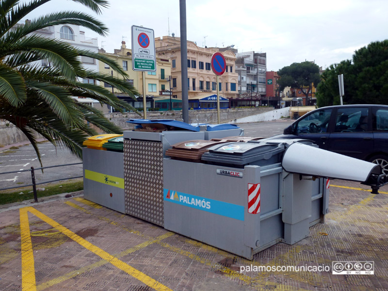 Illes emergents sobre l'aparcament de La Planassa.