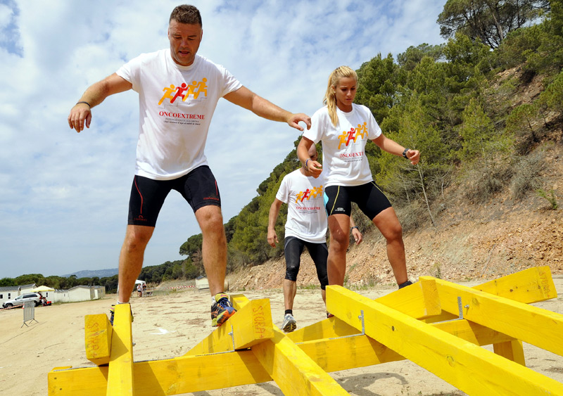 Els participants de l'Oncoextreme han de superar diversos obstacles durant el trajecte. (Foto: Josep Lois.)