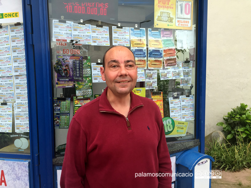 Jordi Gómez, a l'administració de l'avinguda de Catalunya on treballa.
