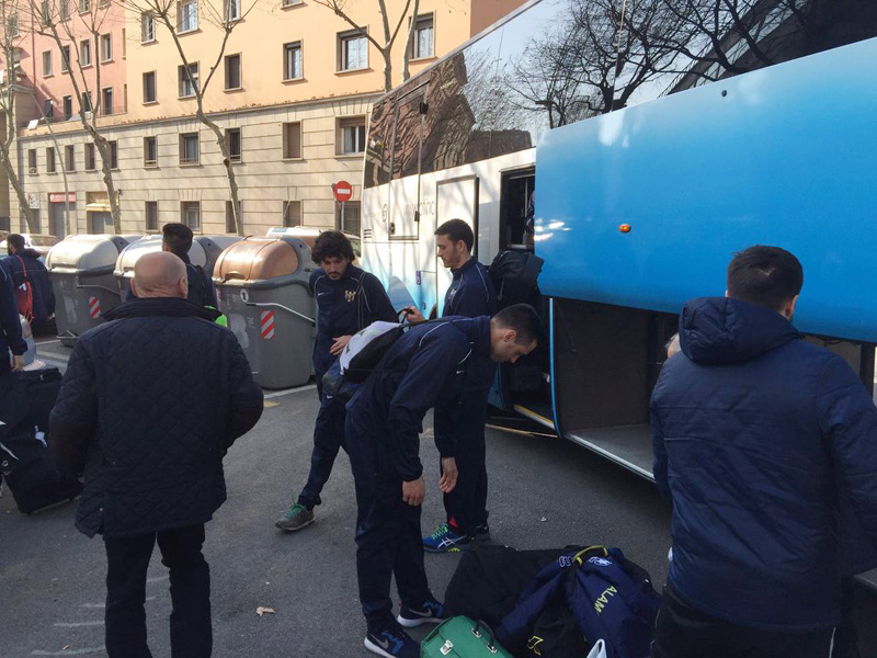 L'expedició del Palamós CF, en un desplaçament d'aquesta temporada. (Foto: Ramon Ribas).