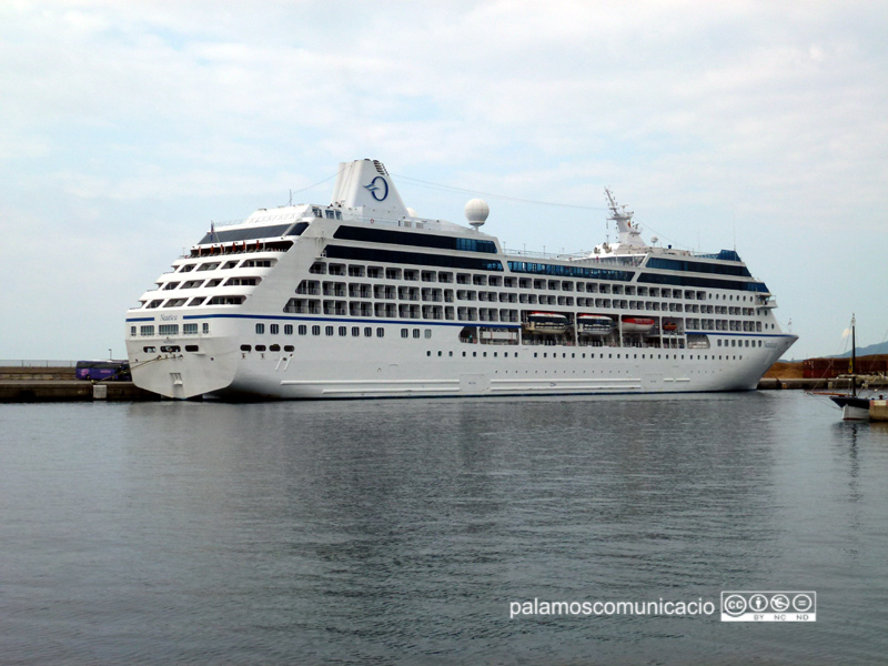 El creuer Nautica, aquest matí al port de Palamós.