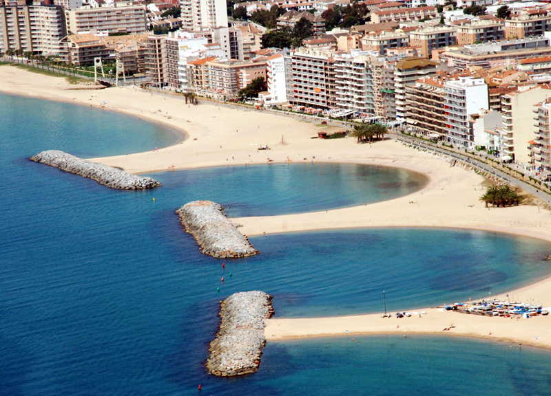 Vista aèria dels espigons de Sant Antoni.