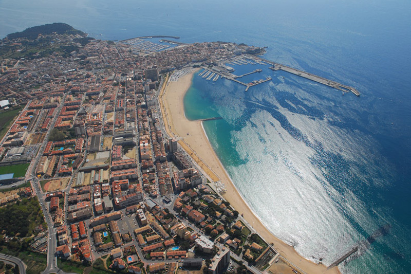 Vista aèria de diversos pisos de Palamós. (Foto: costabravahometime.)