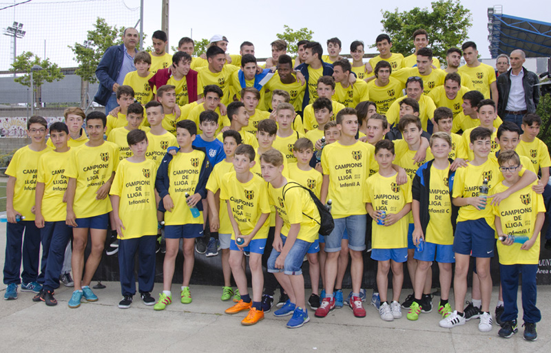 'Festa dels campions', homenatge als equips de base del Palamós CF que han aconseguit l'ascens de categoria. (Foto: Olga Grassot.9