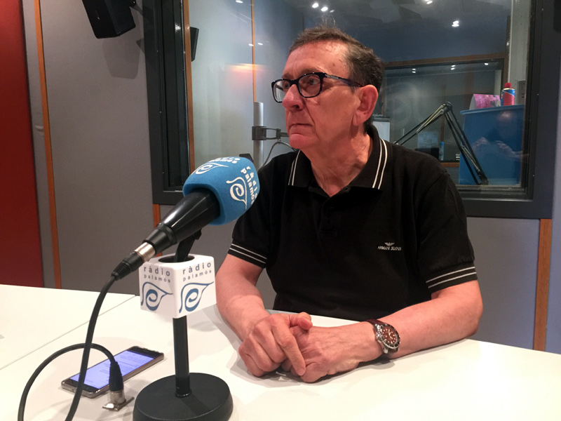 El regidor del PSC, Joan Gea, avui a l'espai de Ràdio Palamós 'Preguntes'.