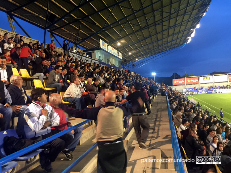 Tribuna del Nou Estadi, durant un partit del Llagostera aquesta passada temporada.