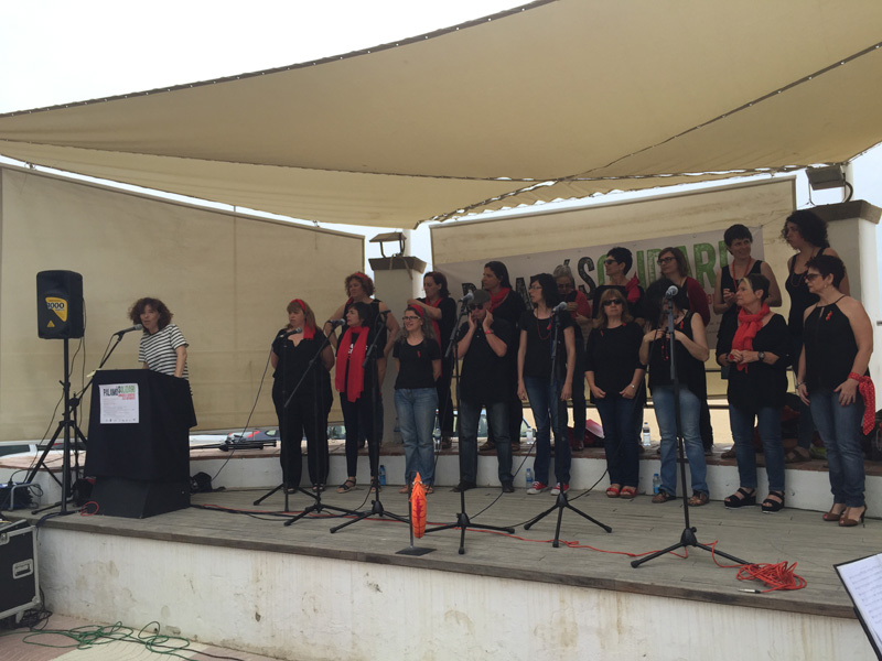 Una de les activitats solidàries amb els refugiats que es van organitzar diumenge al passeig.
