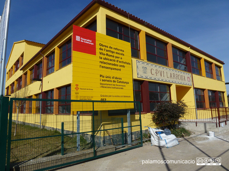 L'Escola d'Adults està a l'Aula d'Aprenentatge, a l'antiga escola Vila-romà.