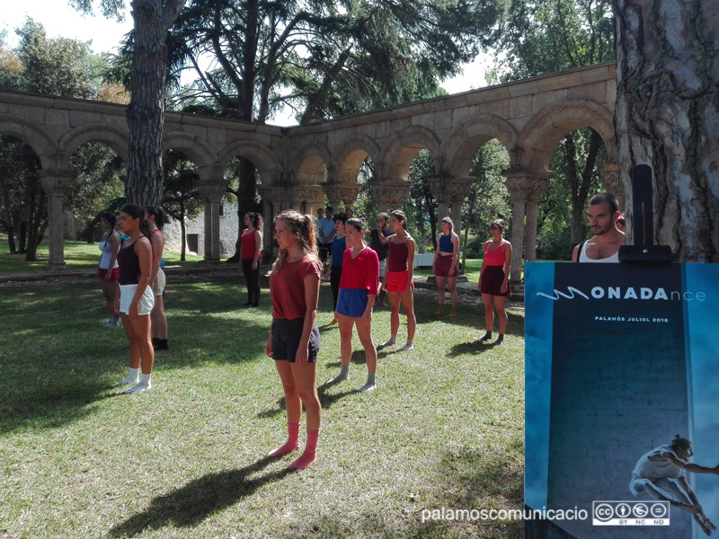 La presentació ha comptat amb una exhibició de dansa a càrrec dels alumnes de CobosMika Seeds.