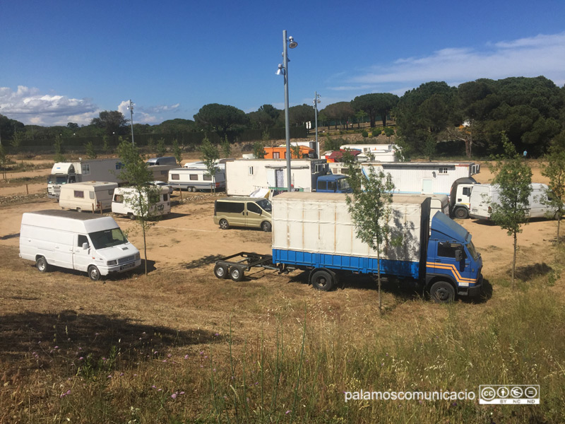 Aparcament del vial del Port,  a l’altura del giratori que connecta amb l’hospital de Palamós.